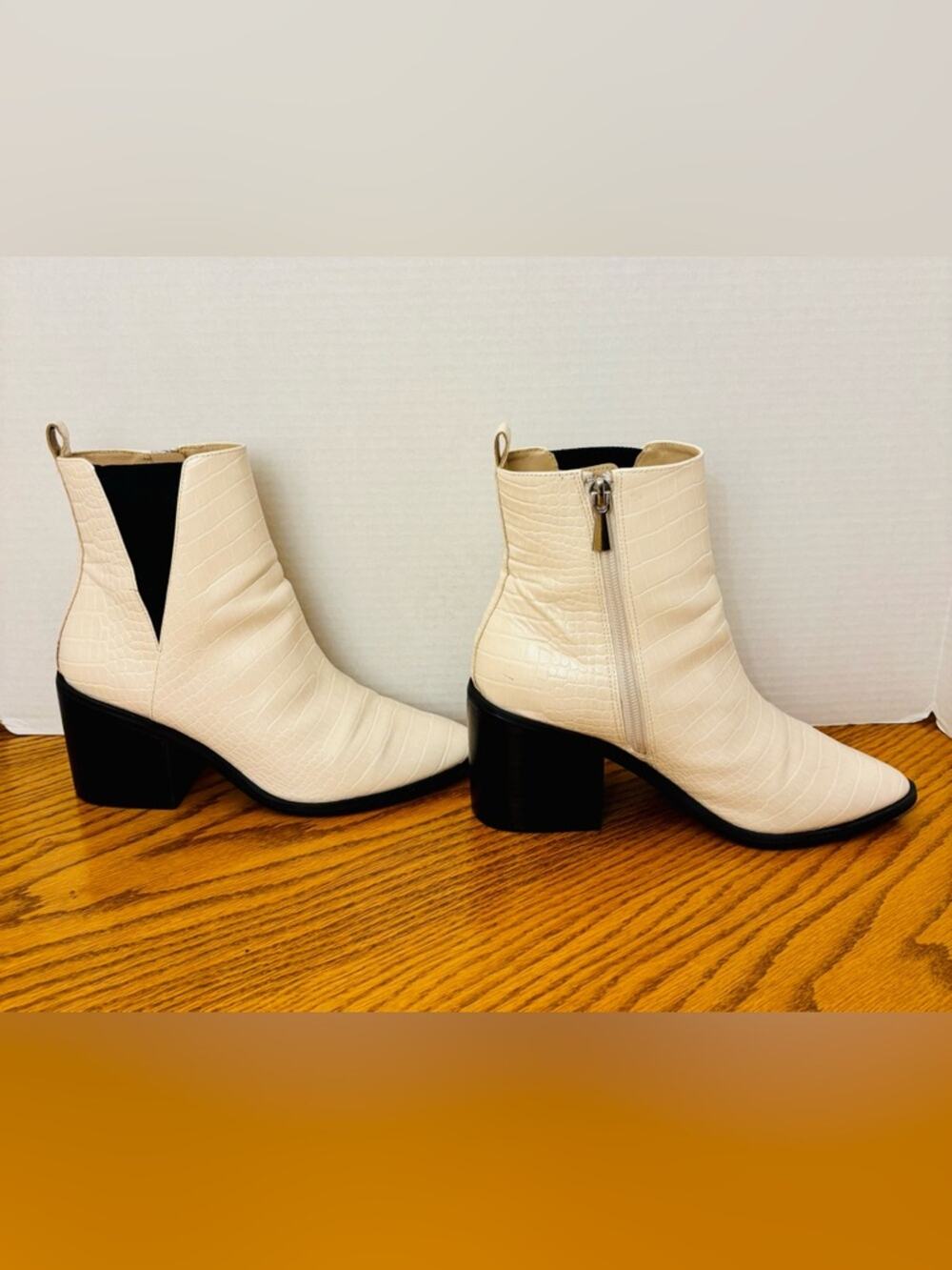BP Nordstrom pointy toe crocodile vegan leather beige boots booties shoes sz6.5